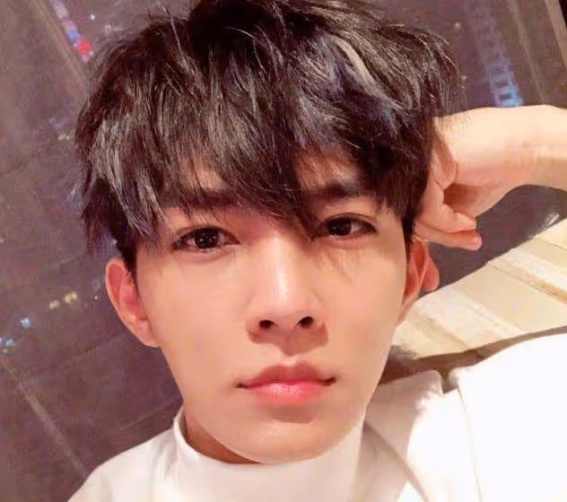 炎亞綸聊天記錄曝光,疑似性侵未成年男生,曾被曝腳踩三條船