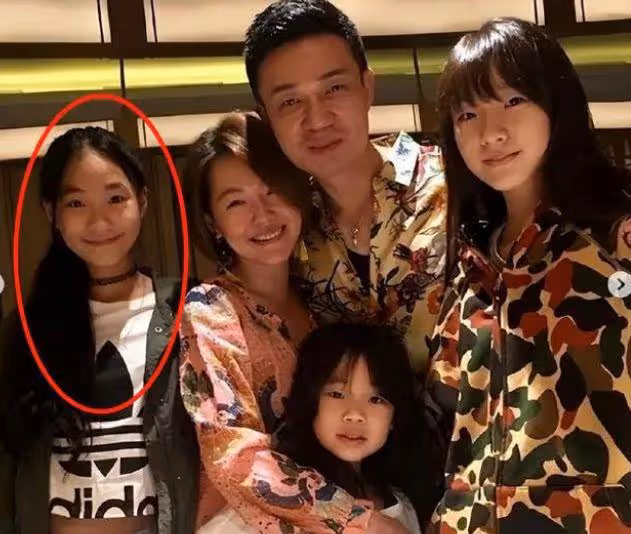 小S舞蹈老師再登熱搜,二女兒被扒撞臉唐老師,兩人關係惹猜測