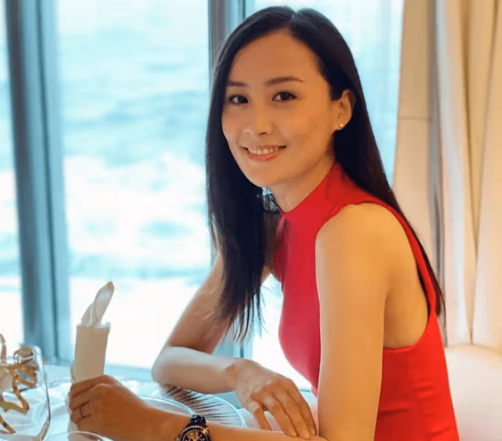 陳法拉富商前夫官宣當爸,手抱新生兒父愛滿滿,現任美貌不輸前妻