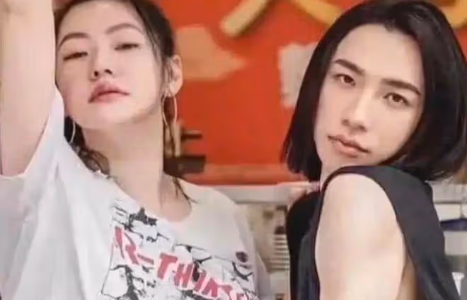 小S與唐老師視頻曝光,男方趴地上喊救命,小S喊話:不乖就去死