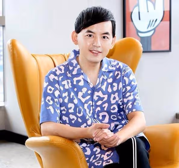 小S與唐老師視頻曝光,男方趴地上喊救命,小S喊話:不乖就去死