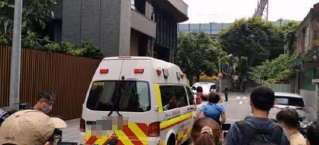小S與唐老師視頻曝光,男方趴地上喊救命,小S喊話:不乖就去死