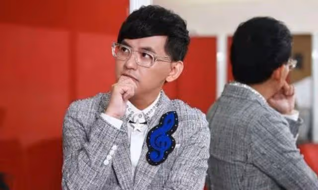 黃子佼已被送往醫院，大小S阿雅否認吸毒，網友喊話去驗毛髮