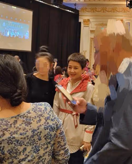 偶遇四太梁安琪巡查工作,穿搭隨意為人低調,主動與遊客打招呼