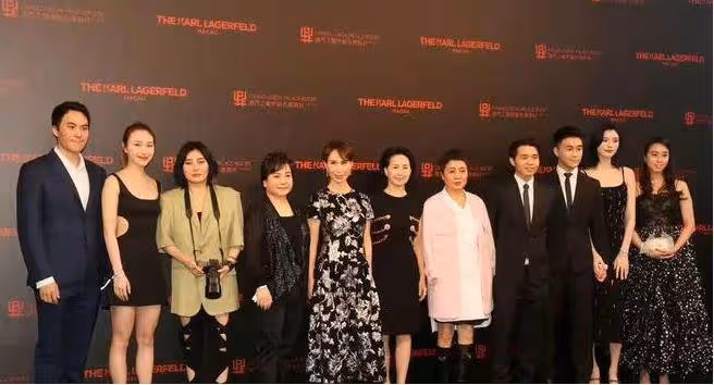 偶遇四太梁安琪巡查工作,穿搭隨意為人低調,主動與遊客打招呼