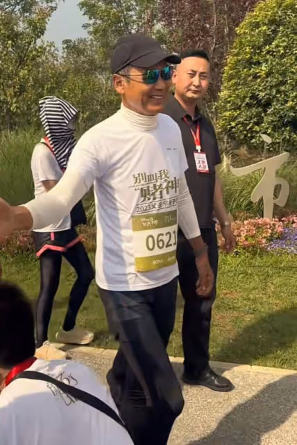 周潤發參加親子跑活動,51歲袁詠儀狀態獲贊,霍思燕嗯哼也露面