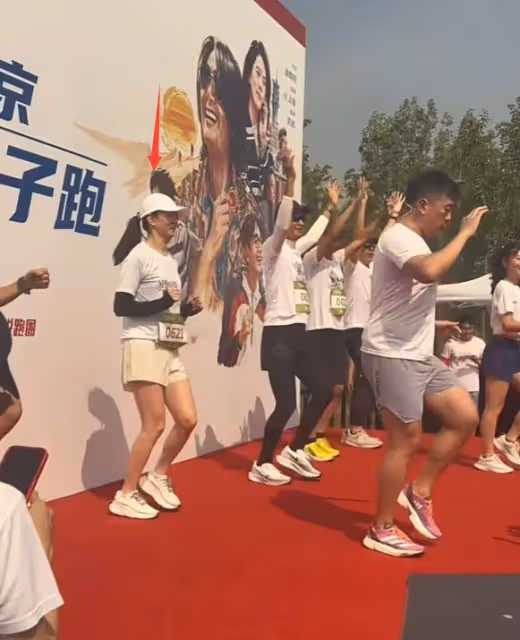 周潤發參加親子跑活動,51歲袁詠儀狀態獲贊,霍思燕嗯哼也露面