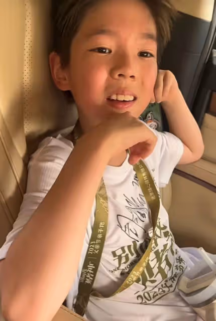 周潤發參加親子跑活動,51歲袁詠儀狀態獲贊,霍思燕嗯哼也露面
