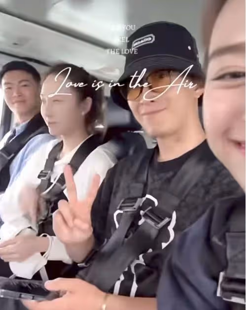 何超蓮乘坐直升機回澳門,何超雲與未婚夫同行,男方顏值不輸竇驍