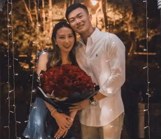 何超蓮乘坐直升機回澳門,何超雲與未婚夫同行,男方顏值不輸竇驍