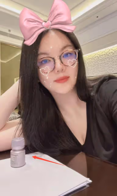 李湘曬與王詩齡國內日常,坐豪車上喝美白飲品,手上名表超170萬