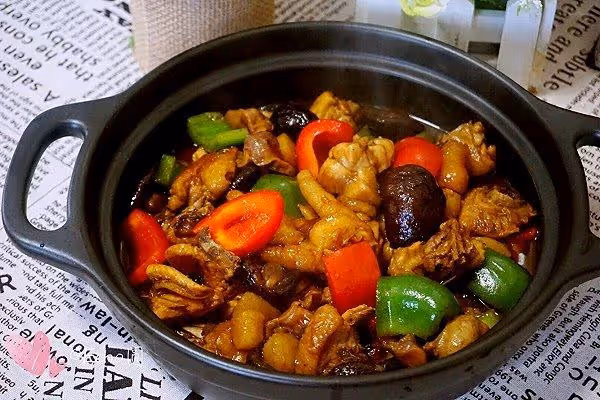 雞肉這麼燜更鮮嫩，味美多汁，營養也更均衡，快來學學吧！