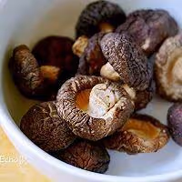 雞肉這麼燜更鮮嫩，味美多汁，營養也更均衡，快來學學吧！