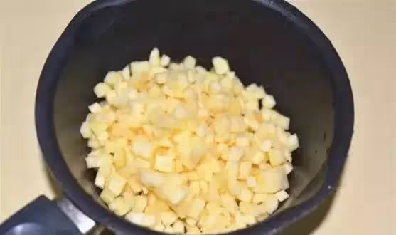 鬆軟可口的蘋果麵包,不但外形像蘋果,連餡都充滿濃郁的蘋果氣息,口感也超棒!
