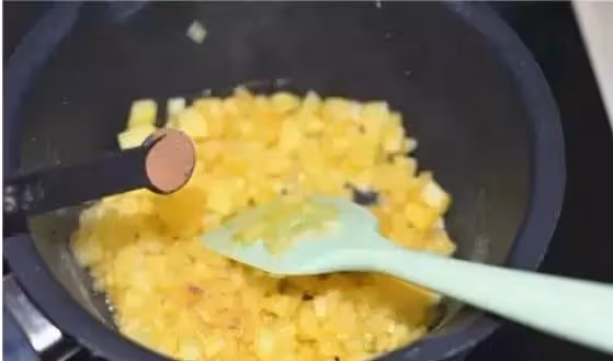 鬆軟可口的蘋果麵包,不但外形像蘋果,連餡都充滿濃郁的蘋果氣息,口感也超棒!