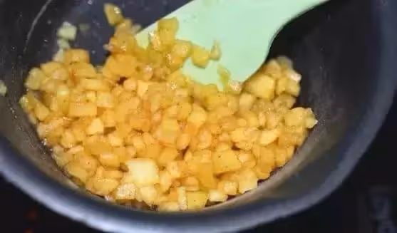 鬆軟可口的蘋果麵包,不但外形像蘋果,連餡都充滿濃郁的蘋果氣息,口感也超棒!
