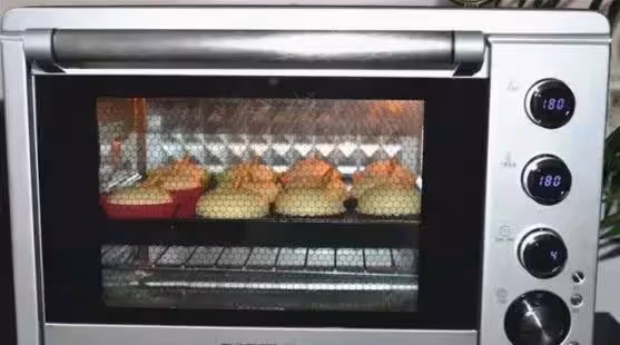 鬆軟可口的蘋果麵包,不但外形像蘋果,連餡都充滿濃郁的蘋果氣息,口感也超棒!