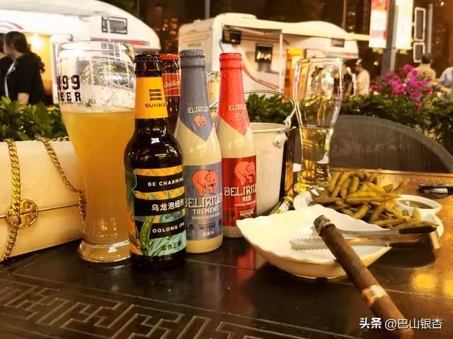 准婆婆給10萬叫我別嫁她渣兒子,我不聽,22年後我比婆婆母親還老