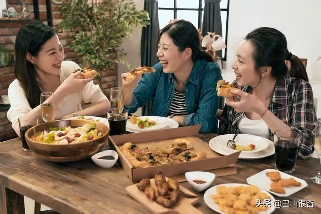 哥嫂從我家接走癱瘓15年的母親,一個月後去世,大家都說哥嫂孝敬