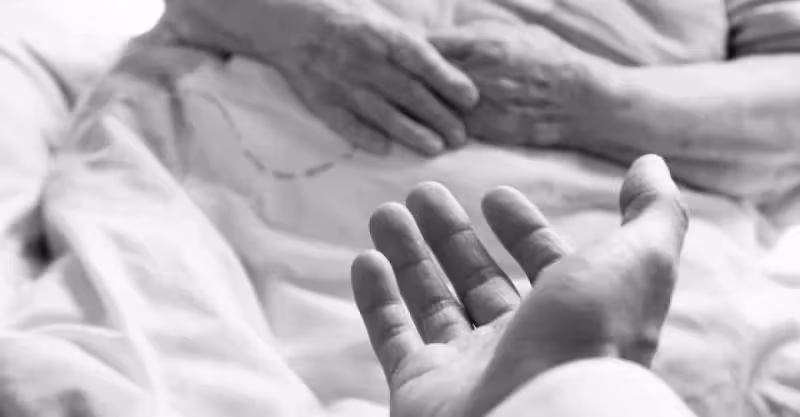 奶奶臨終前囑咐我：等你三姑死了後，你到我墳前告訴我一聲