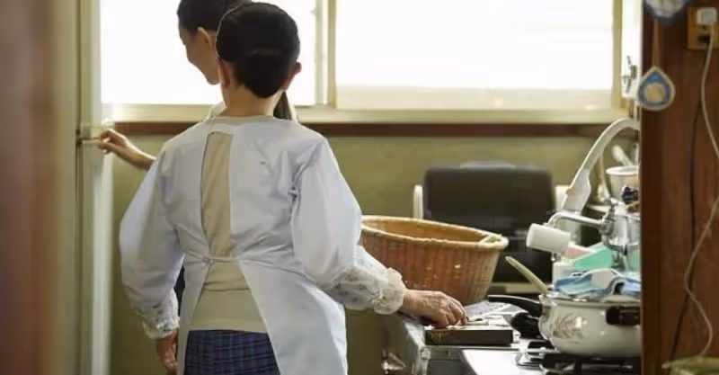 婆婆去世時，小姑子搶走了存摺和死亡證，三年後，小姑子後悔了
