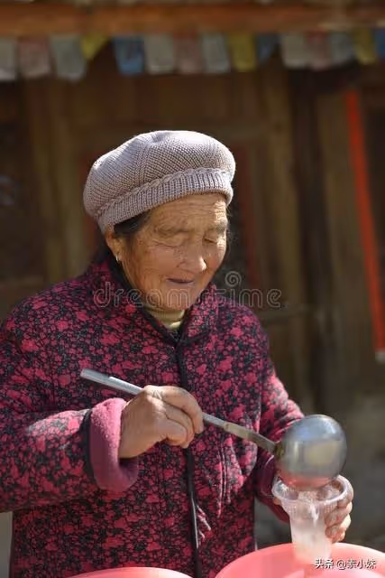 婆婆去世時,小姑子搶走了存摺和死亡證,三年後,小姑子後悔了