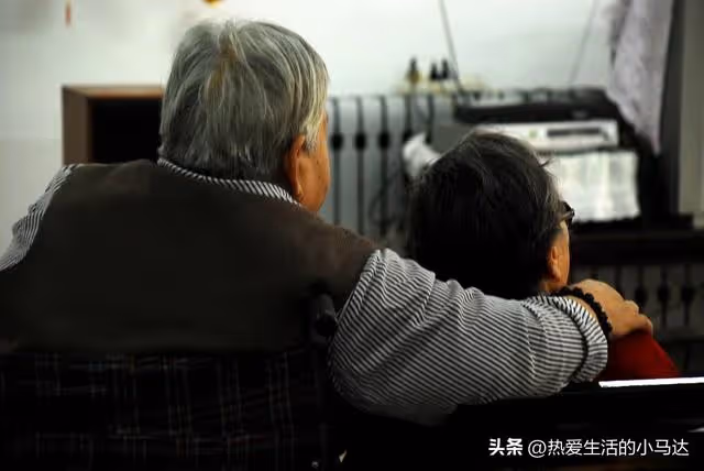 雙女戶的我老了才發現:女兒再孝順,想靠她們養老還需要一些條件