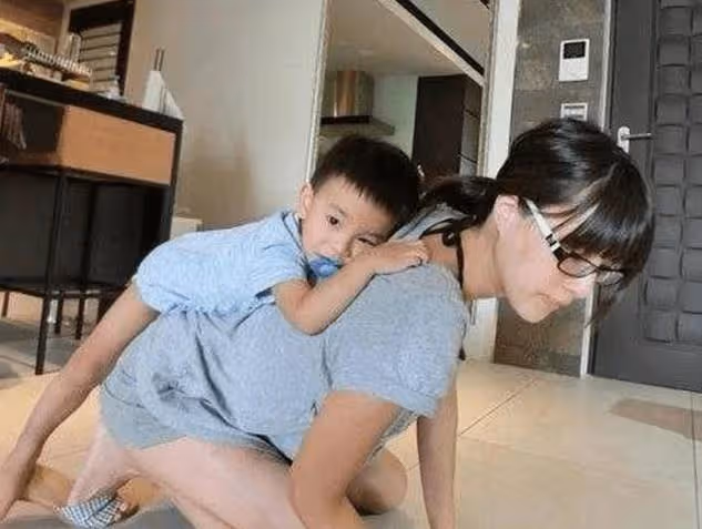 家庭主婦不上班「卻每天都喊累」！丈夫起疑心在家偷裝攝像頭 隨後查看「監視器畫面」愧疚不已