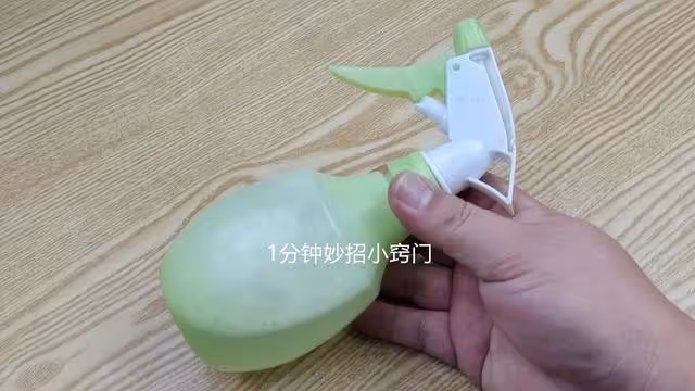 原來清洗紗窗這麼簡單,不用拆卸清洗,一點灰塵都不留,方便實用