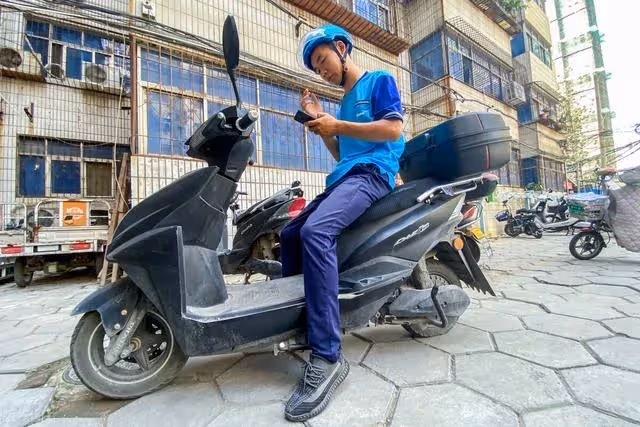 丈夫兼職做送餐員!半夜意外「接到妻子訂單」粉碎5年婚姻:她怎麽做得出來