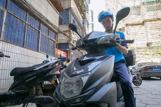 丈夫兼職做送餐員!半夜意外「接到妻子訂單」粉碎5年婚姻:她怎麽做得出來