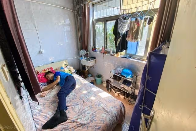 丈夫兼職做送餐員!半夜意外「接到妻子訂單」粉碎5年婚姻:她怎麽做得出來
