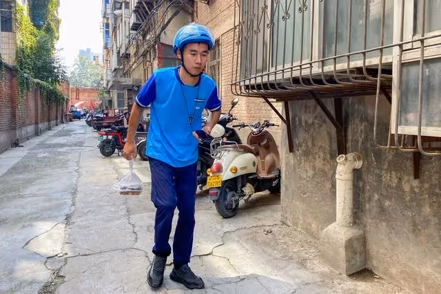丈夫兼職做送餐員!半夜意外「接到妻子訂單」粉碎5年婚姻:她怎麽做得出來