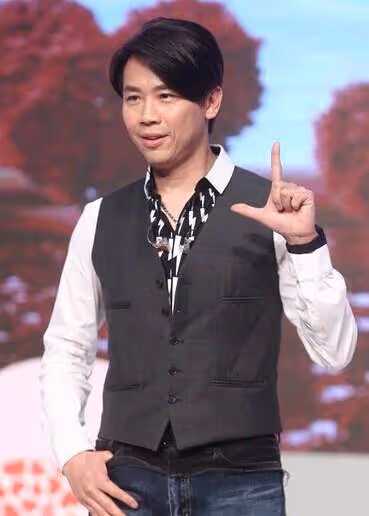 8年前他說哭張韶涵，給陶喆兩次打0分，現在被打臉成成啥樣了？