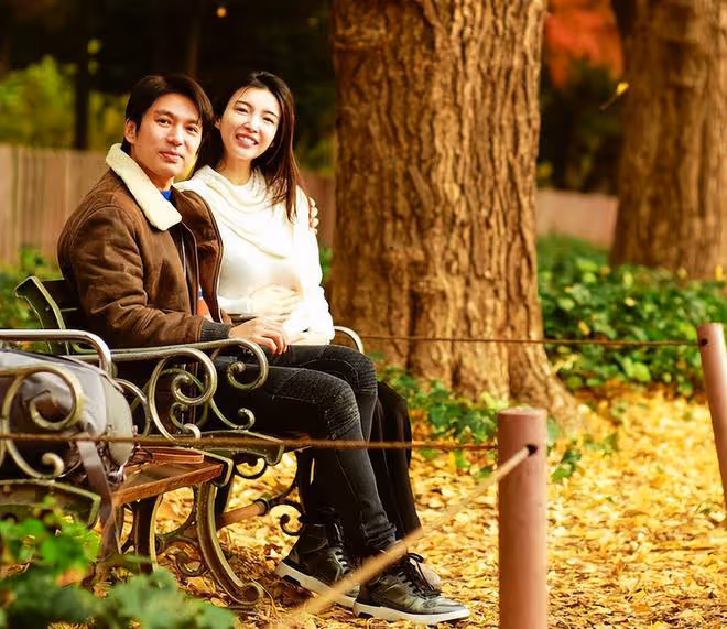 陳法拉富商前夫宣布兒子出生，寶寶可愛像爸！大讚妻子是完美女孩