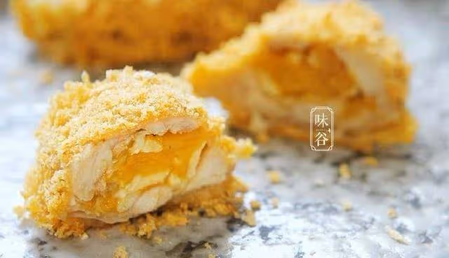 雞翅常吃吧,這種做法你肯定沒吃過,色澤金黃,外脆里嫩超好吃~