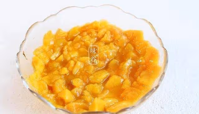 雞翅常吃吧,這種做法你肯定沒吃過,色澤金黃,外脆里嫩超好吃~