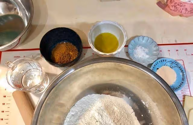 宅在家裡沒事幹,做了一盤貝果,Q彈柔軟,好吃不膩,做法簡單~