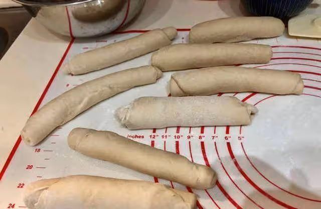 宅在家裡沒事幹,做了一盤貝果,Q彈柔軟,好吃不膩,做法簡單~