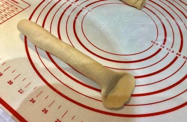 宅在家裡沒事幹,做了一盤貝果,Q彈柔軟,好吃不膩,做法簡單~