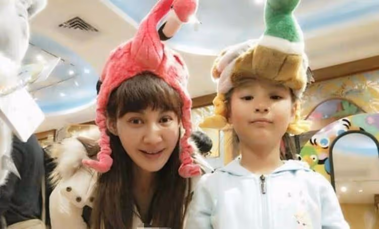 楊雪:顏值巔峰時美過baby,卻在事業最火時嫁給丑夫