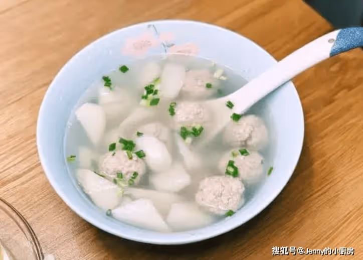 「夏天一碗湯,不勞醫生幫」,夏至後常喝5道湯,補足營養身體好