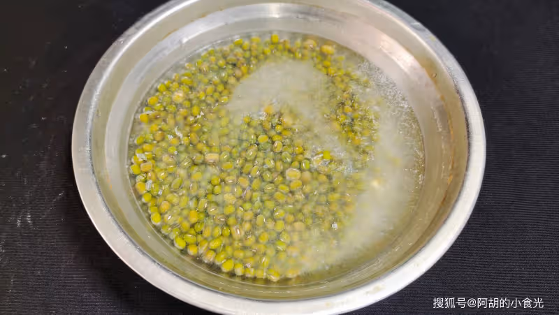 綠豆和它絕配!花小錢煮一鍋,濕氣、暑氣繞道走,更香更滑,一口喝出清涼一夏