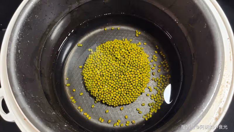 綠豆和它絕配!花小錢煮一鍋,濕氣、暑氣繞道走,更香更滑,一口喝出清涼一夏