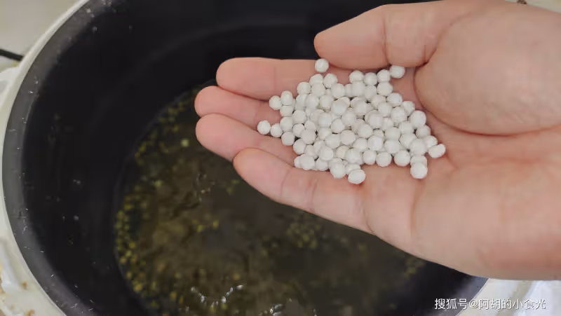 綠豆和它絕配!花小錢煮一鍋,濕氣、暑氣繞道走,更香更滑,一口喝出清涼一夏