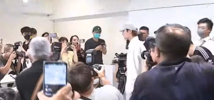 炎亞綸突襲記者會現場,向耀樂道歉並淚崩否認偷拍,耀樂拒絕接受