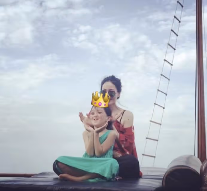 王菲母女最新合照曝光,王菲比17歲女兒還時髦,李嫣看不出唇齶裂