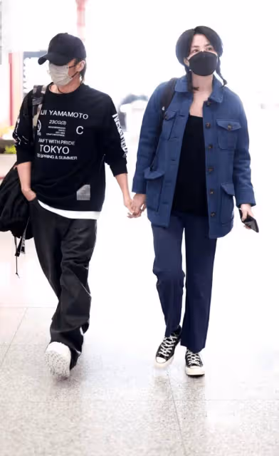 王菲母女最新合照曝光,王菲比17歲女兒還時髦,李嫣看不出唇齶裂