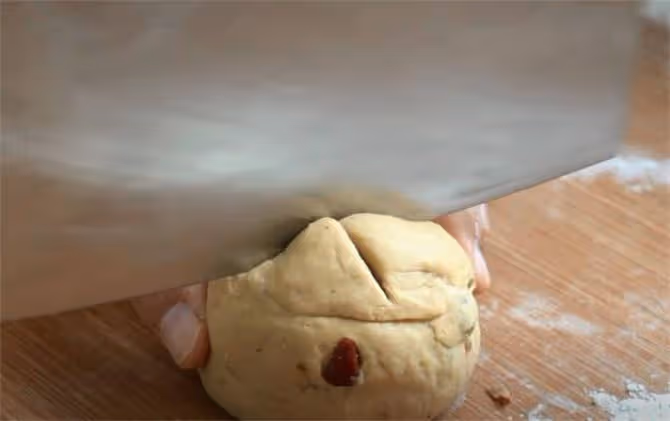 1碗麵粉2把棗,學會這個做法,蒸出的饅頭又香又甜,全家人超愛吃