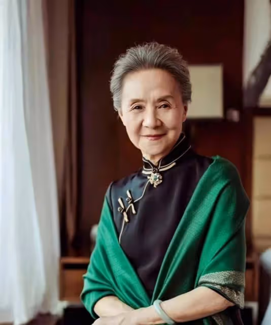 這才是女人老去最真實的樣子:83歲吳彥姝,不扮美不顯老,真優雅